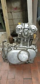 Suzuki GS400 DOHC motor