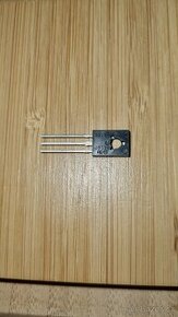 Tranzistor BD 138