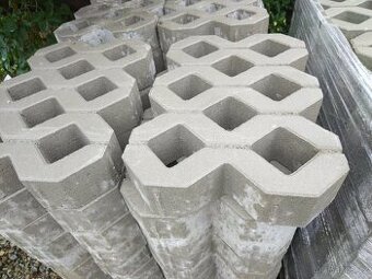 Prodám Novou zatravnovaci dlažbu. 60x40x10 50m2