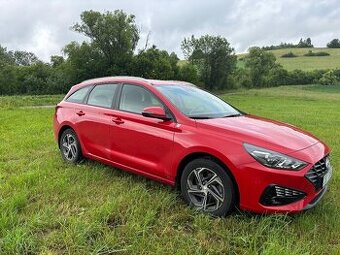 2022 Hyundai i30 combi - jako nový, v záruce