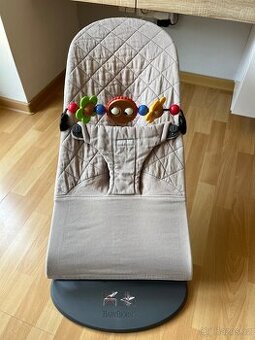 Houpátko/lehátko BabyBjörn + hračka
