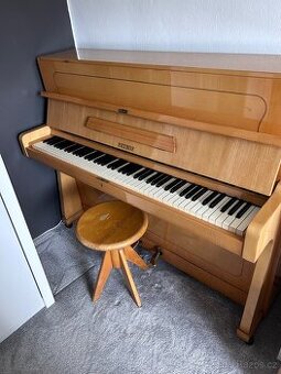 pianino Petrof