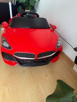 Dětské  auto  bmw  z4(nové  baterie,DO+ nabíječka )