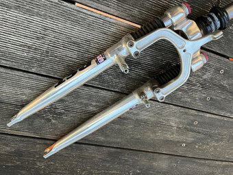 Odpružená vidlice RST 460 MTB retro