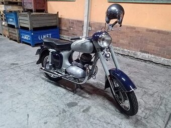 Jawa 250 kývačka