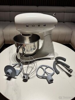 SMEG 50's Retro Style 4,8 l bílý s nerezovou miskou