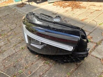 Světlomet Volvo XC40