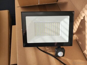 LED reflektor 100W s čidlem pohybu, IP66