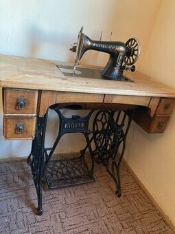 Šicí stroj Royal