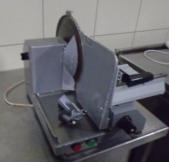 Nářezový stroj NS 301 Strojobal