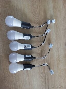 Stavební objímky s led žárovkami