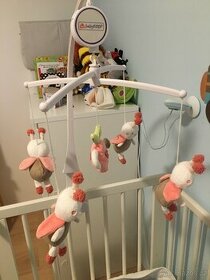 Hrací kolotoč nad postýlku