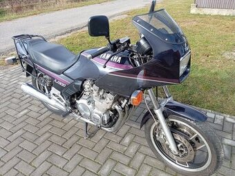 Yamaha XJ 900.