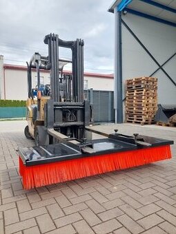 Zametací košte s uchycením na paletizační vidle VZV