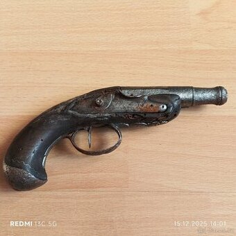 Křesadlová pistole..