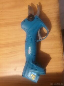 Bateriové zahradní nůžky