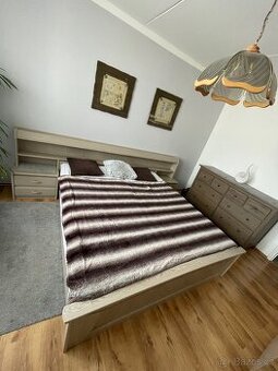 Ložnice - postel + šatní skříň