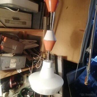 Retro lustr stahovačka