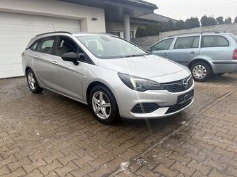 OPEL ASTRA SPORTS TOURER 1.2 96KW R.2022 MAX. VYBAVA