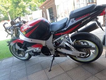 Suzuki GSX-R 1000 r.v. 2001