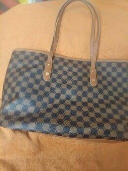 Kabelka hnědá, lehoučká, velmi dobrý stav, používaná