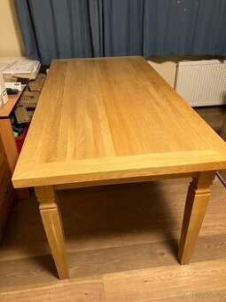 Masivní dubový stůl