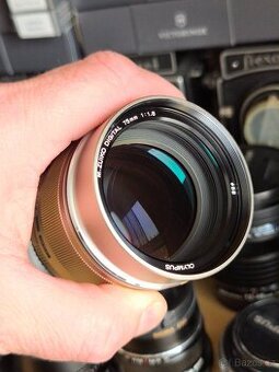 Olympus 75mm F1.8 Stříbrný TOP STAV