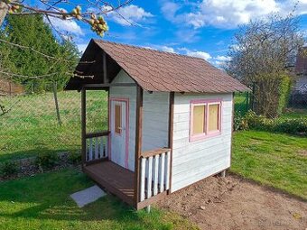 Zahradní dětský domeček