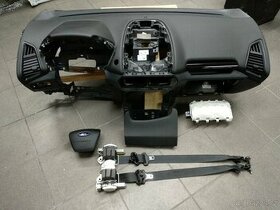Ford ekosport - palubní deska s airbagy a pásy