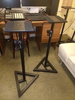 Stojany pro studiové monitory
