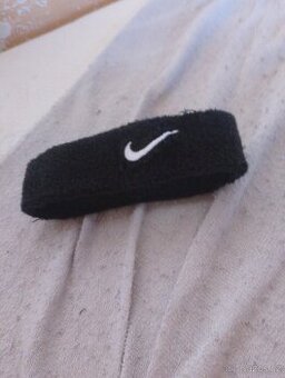 Nike čelenka na sport na hlavu