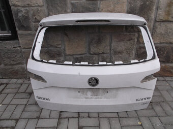 ŠKODA KAROQ 5 I BOČNÍ DVEŘE-SVĚTLA A DRŽÁKY
