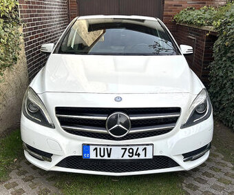 Mercedes - Benz B 180, Edition Black & White, atraktivní vůz