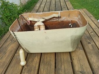 Retro splachovací nadrz na wc Fatra