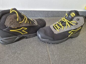 Diadora