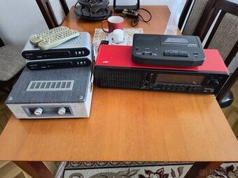 Daruji soubor retro elektroniky ...