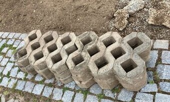 Zatravňovací dlažba betonová