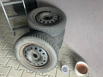 Zimní pneumatiky 195/60 R15 / disky 4108 6JX15H2 ET 52.5