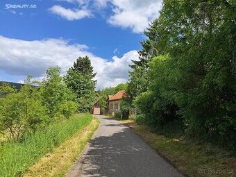 Rodinný dům s velkou 6340 m2 oplocenou zahradou