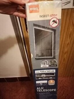 Teleskopický okenní rám se sítí proti hmyzu 120x140cm