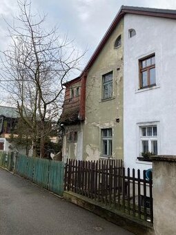 Prodej domu se zahradou k rekonstrukci s projektem a běžícím