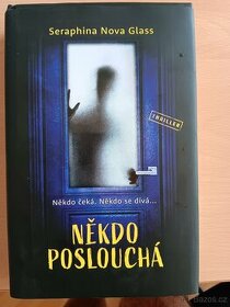 Seraphina Nova Glass: Někdo poslouchá