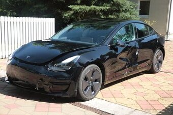 Tesla 3 AWD Long Range 12/23 - havarované - DPH 