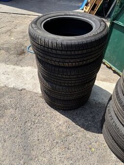 Prodám gumy 225/60 r17 letni zn. Hankook