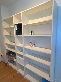 Bílá knihovna Billig IKEA
