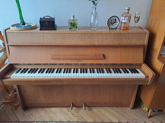 pianino Petrof