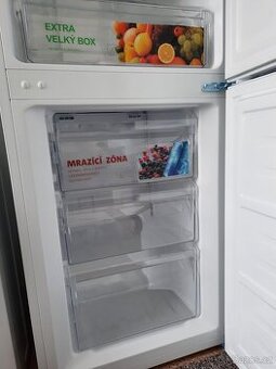 Lednička z mražakem
