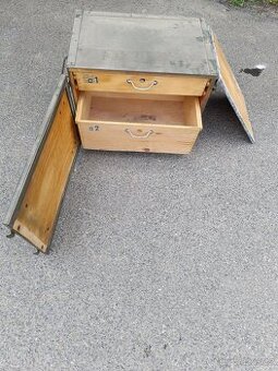 Dřevěné bedny s kováním