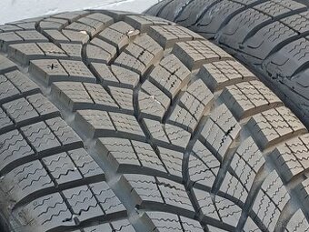 Zánovní zimní pneu Goodyear 215/55/18 super vzorek 8,5mm za - 1