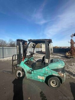 VZV - naftový vysokozdvižný vozík